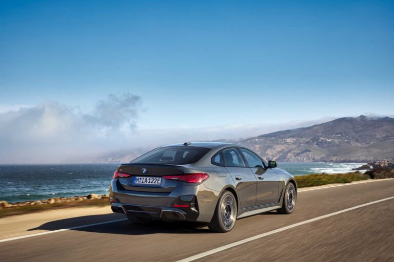 BMW rekuperáció: BMW i4 eDrive40 tengerparti úton